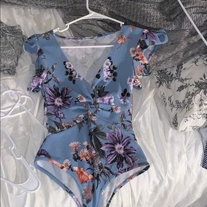 Light blue floral bodysuit FASHION NOVA